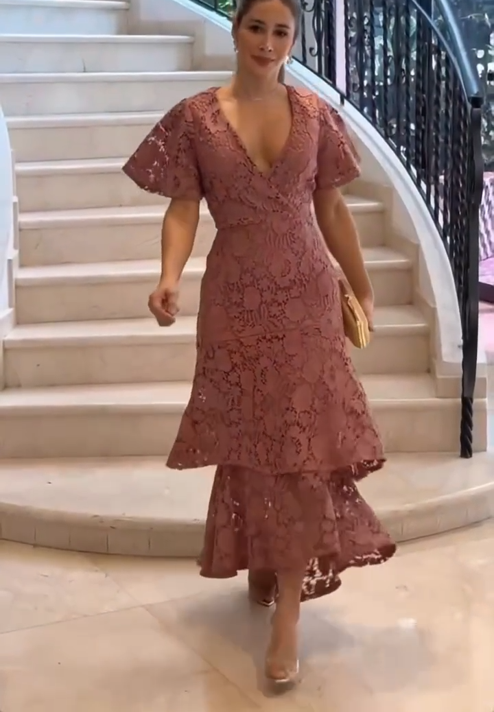 Elegant V-Neck Flutter Sleeve Lace Evening Gown