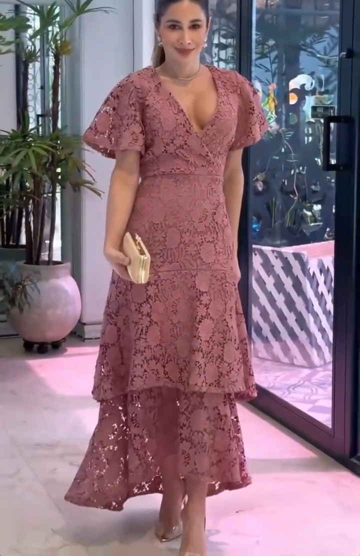 Elegant V-Neck Flutter Sleeve Lace Evening Gown