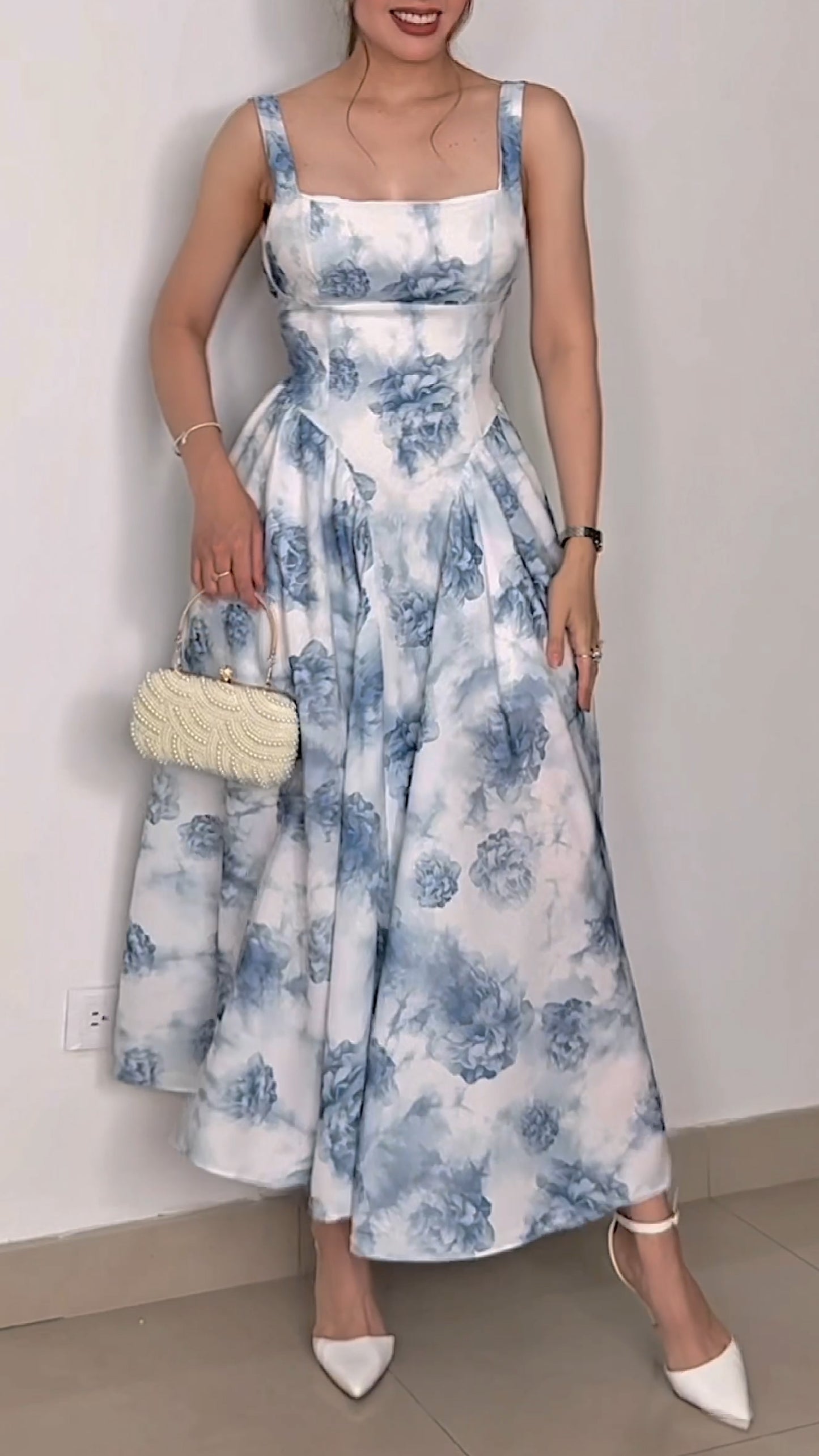 Summer women's beach dress, knee-length skirt with irregular design, featuring a square neckline and back-revealing design.